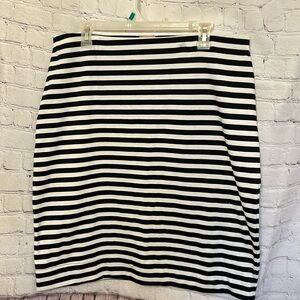 Jade Mackenzie xxl ladies bl/white striped skirt 35 inch waist 46 hip 24 length